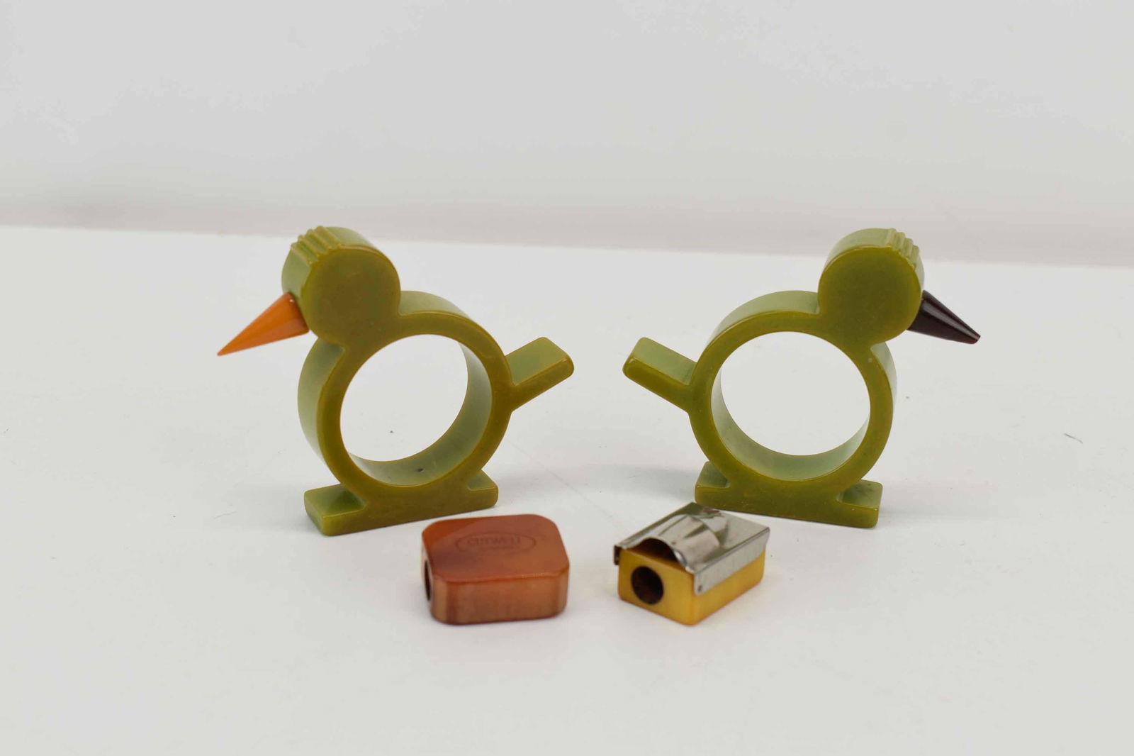 Pair of Bakelite Chicken Napkin Ring Holders (1 of 5)