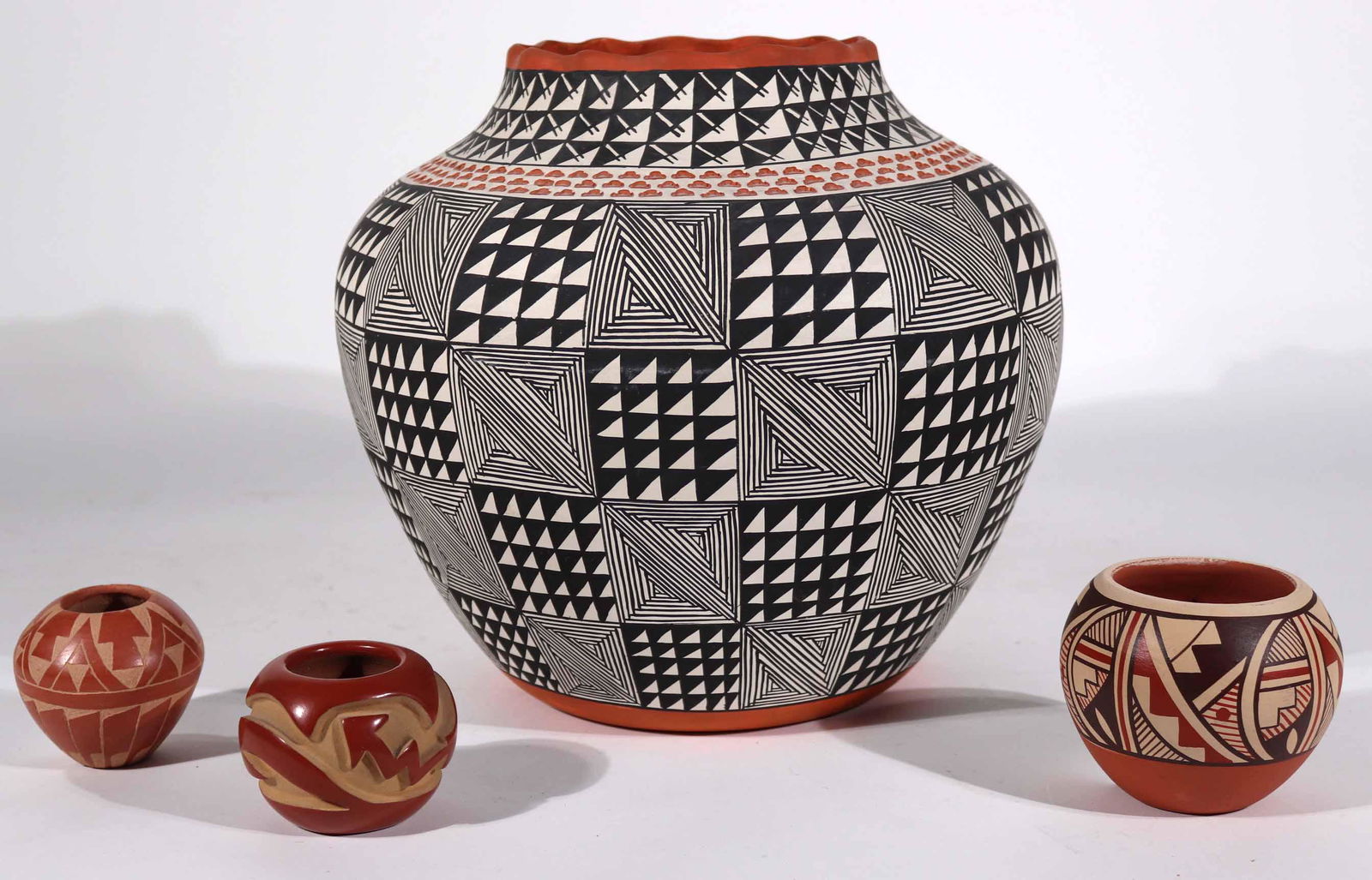 Four Contemporary Native American Pottery Items (1 of 9)