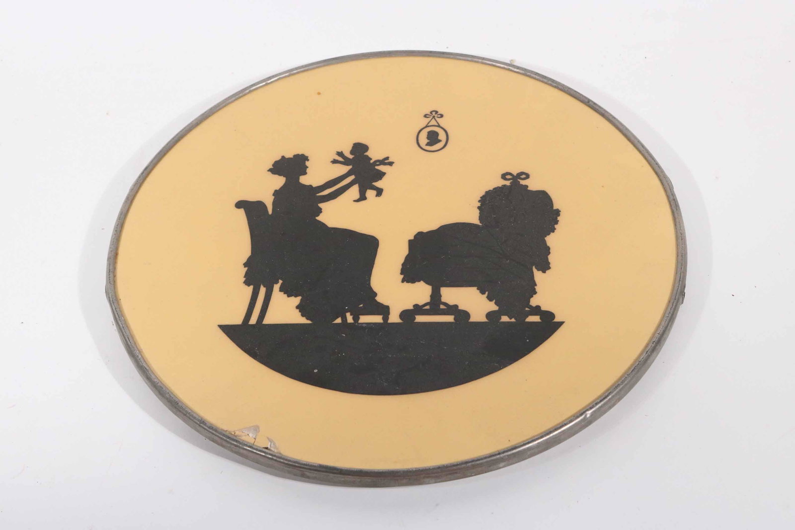 Villeroy and Boch Silhouette Trivet: Damaged. 13"dia.
