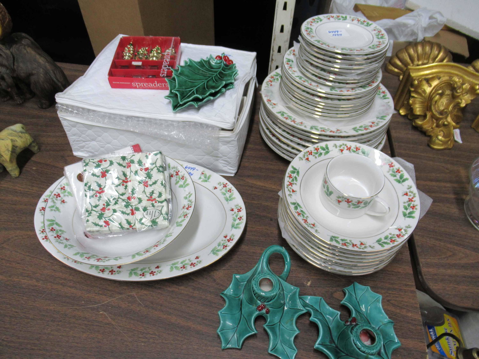 Gibson Designs Christmas Charm Service For Eight (1 of 4)