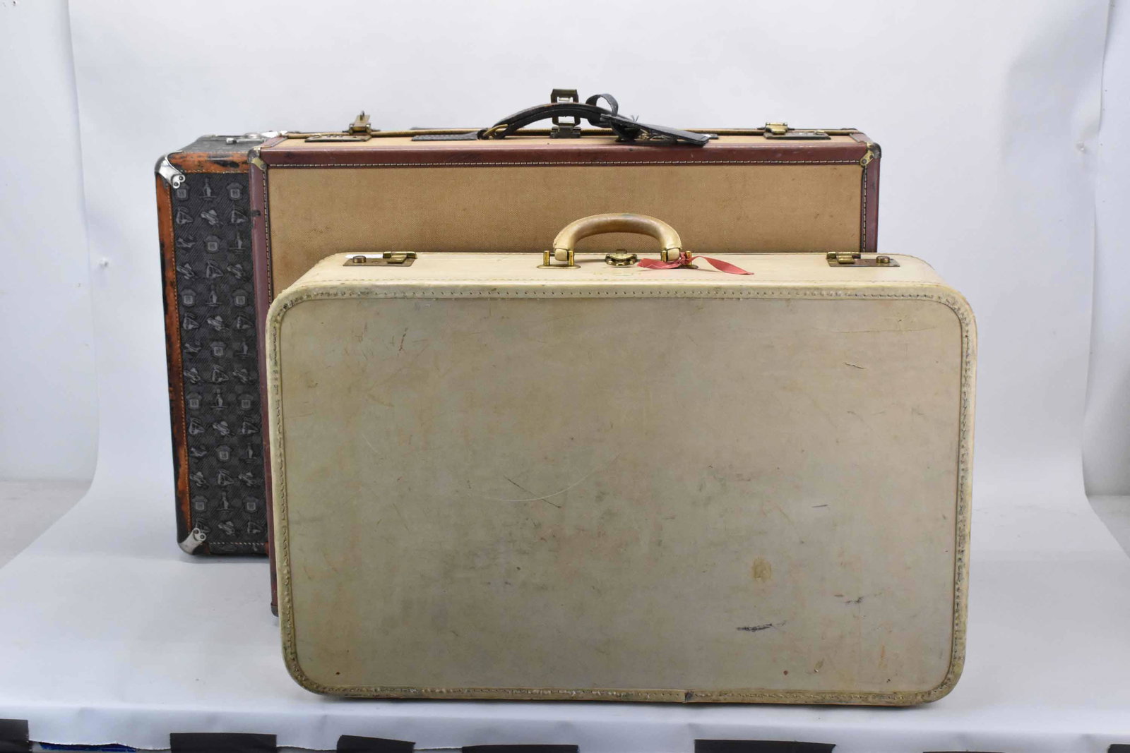 Three Vintage Leather Suitcases, Wheary (1 of 8)