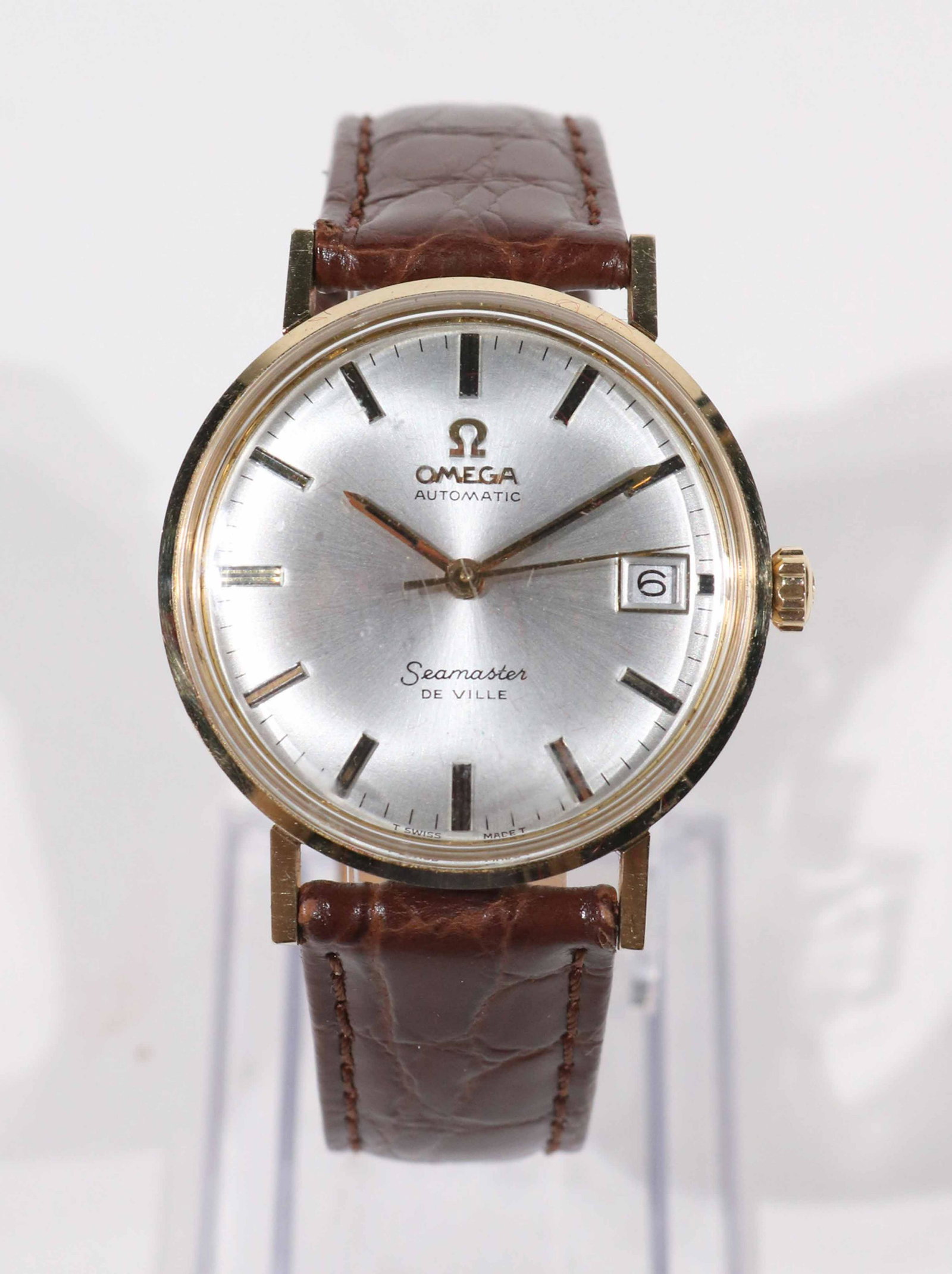 Vintage 14K Gold Omega SeaMaster DeVille Watch: Vintage 14K solid yellow Gold Omega Sea Master de ville automatic watch with original box and papers, circa 1970's. wear/worn/light scratches to case and crystal but in overall Good condition, automat