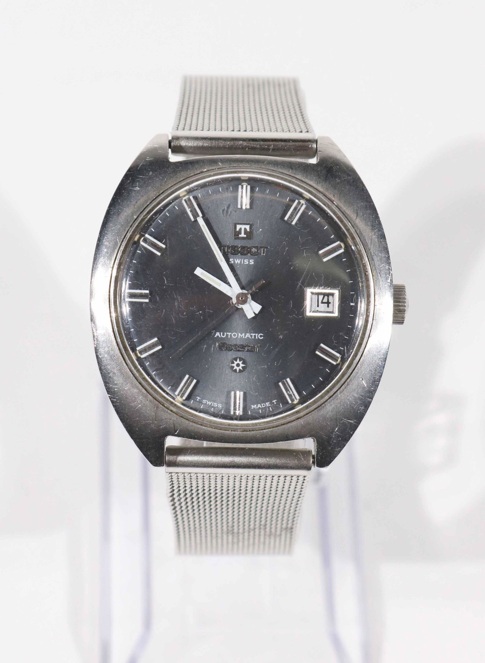 Vintage Tissot Seastar Automatic Men: Vintage Tissot Sea Star Automatic Self-winding Men's Diver Watch wear/worn/scratches to case and crystal, stainless steel cushion case with good blue dial and date indicator, automatic self-winding mo