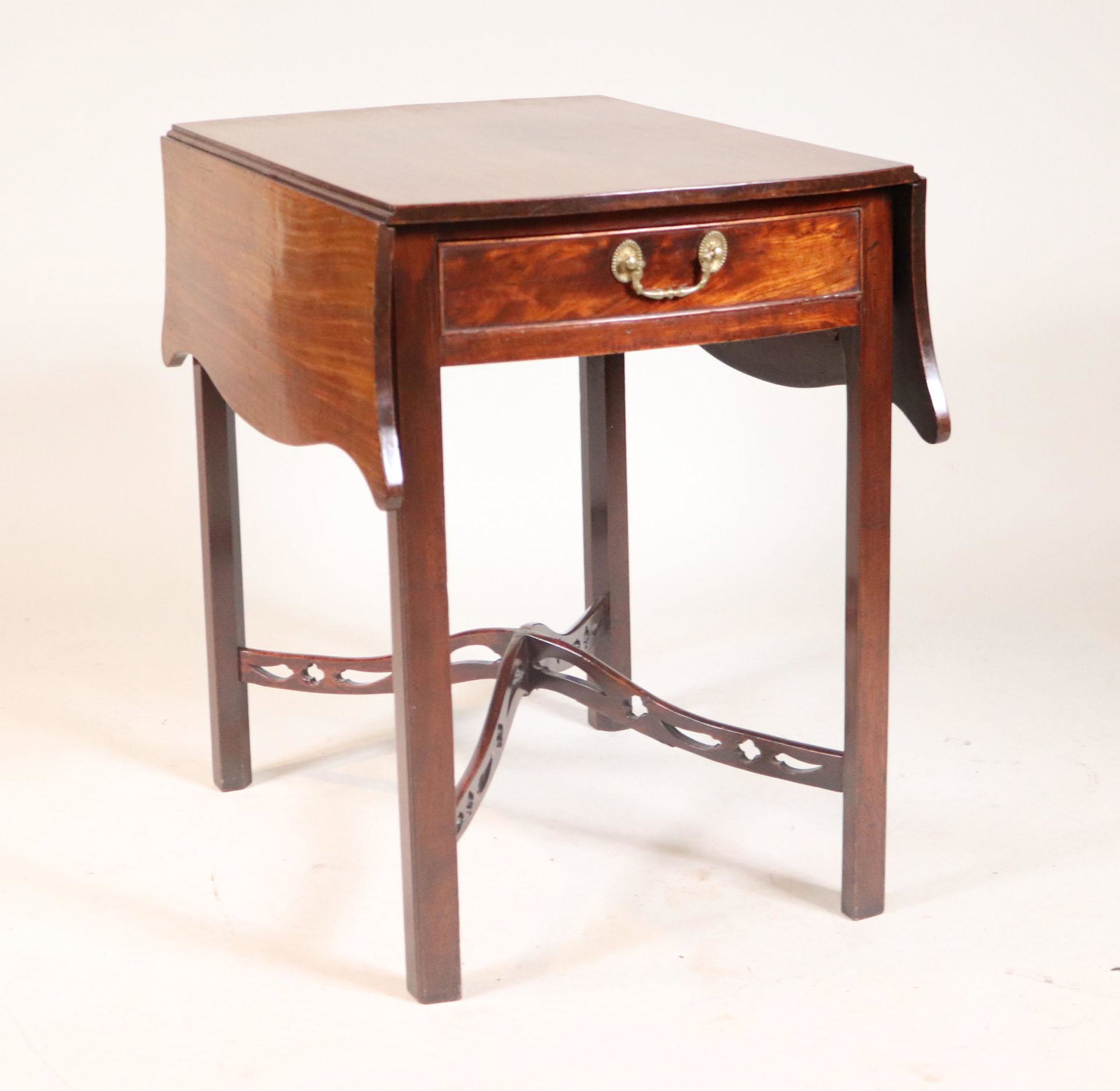 George III Mahogany Pembroke Table: English, late 18th C. 28-1/4"h x 20-1/2"w (closed) x 38"w (open) x 28-1/4"d Provenance: Property from the Estate of Robert K. Johnson of Maine and South Carolina