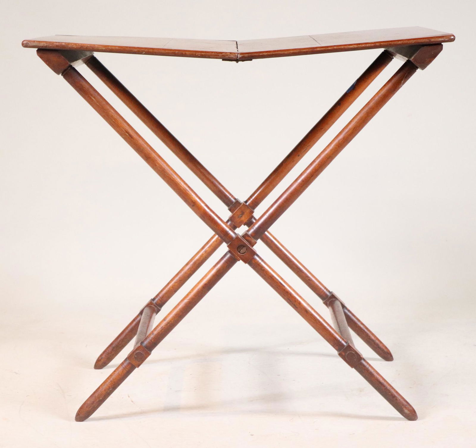 Georgian Style Mahogany Folding Coaching Table: 19th/20th C. 29-1/2"h x 32"w x 22"d