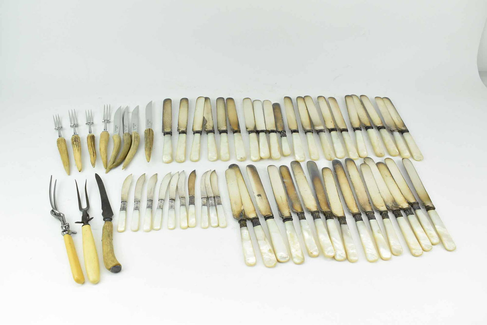 Group of Mother of Pearl Handled Knives (1 of 8)