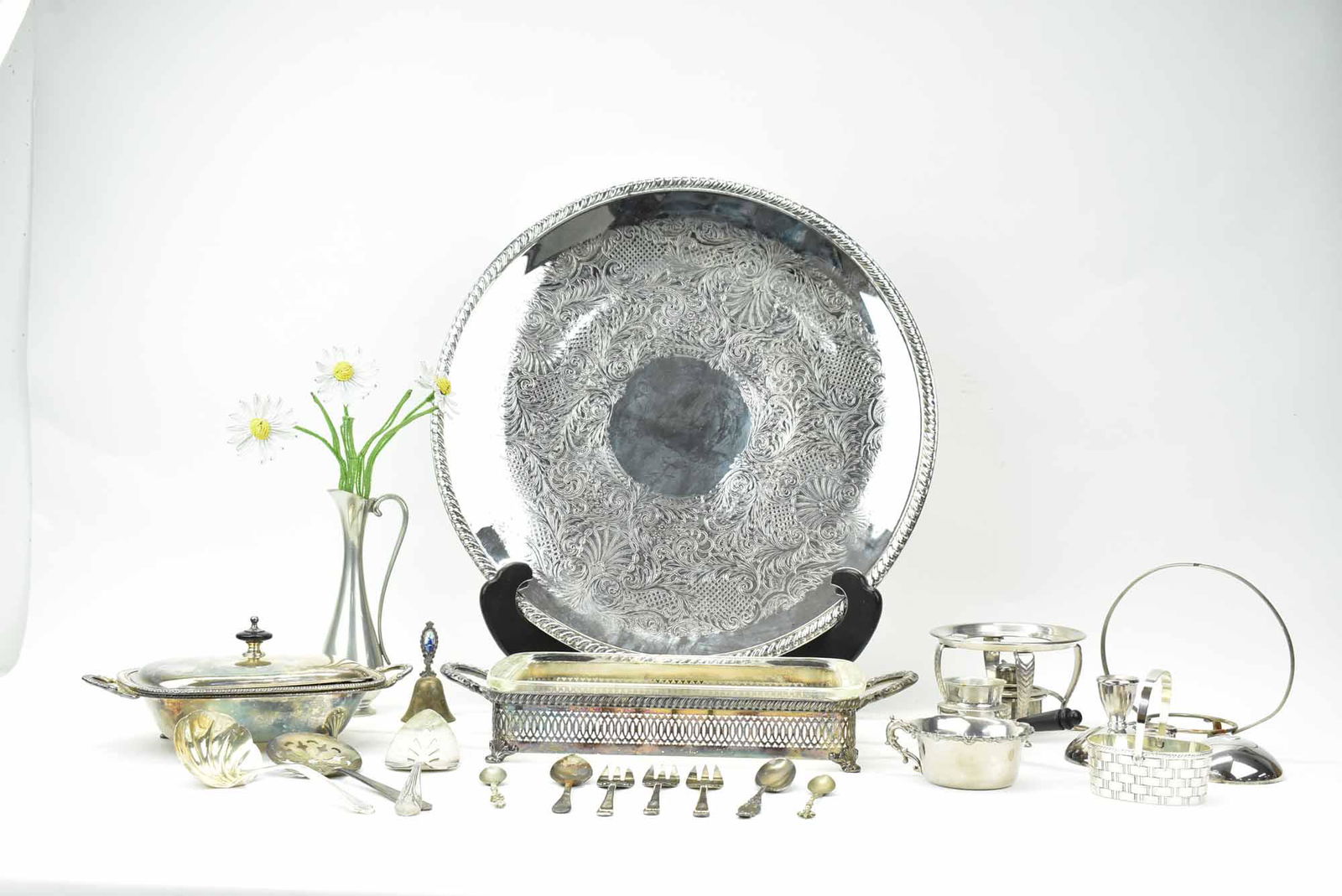 Group of Assorted Silverplate Table Articles (1 of 12)