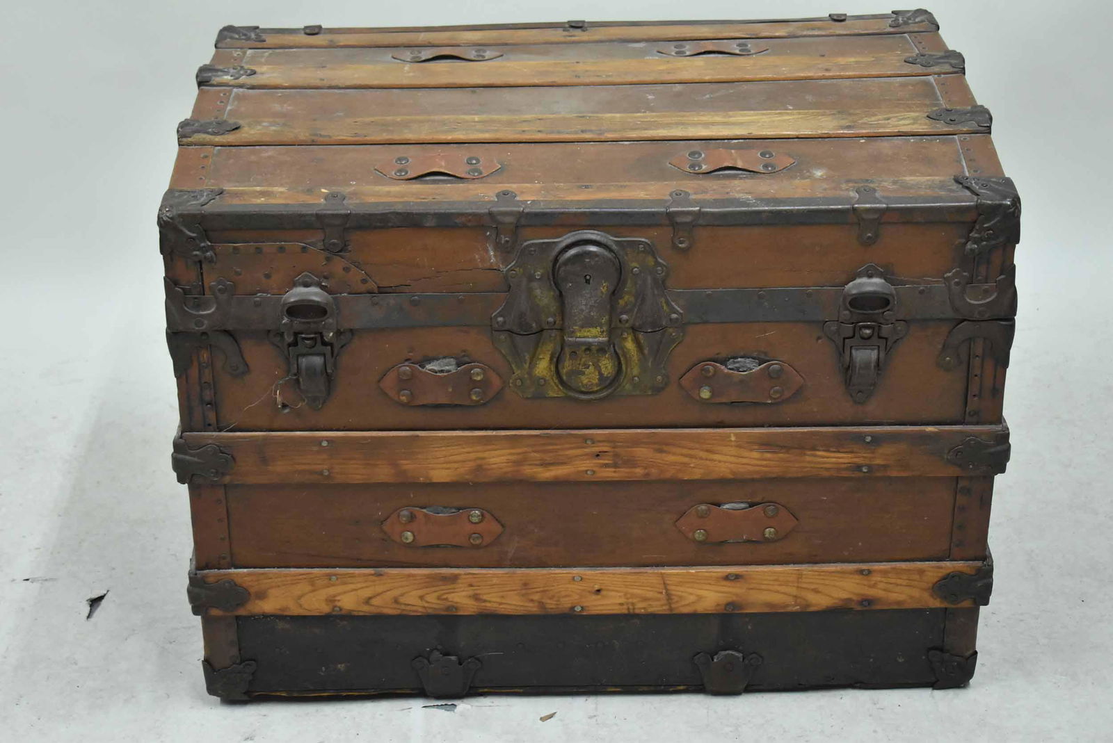 Antique Thos. G Hunt Wooden Steamer Trunk (1 of 8)
