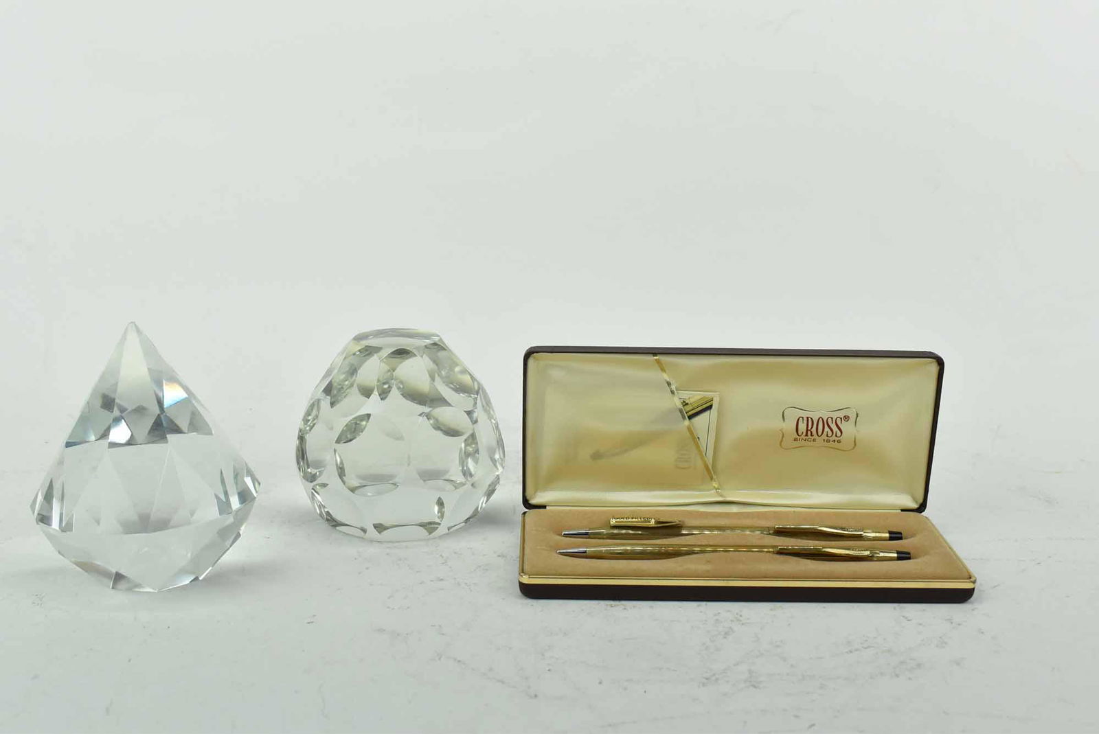 Tiffany & Co Crystal Diamond Paperweight (1 of 7)
