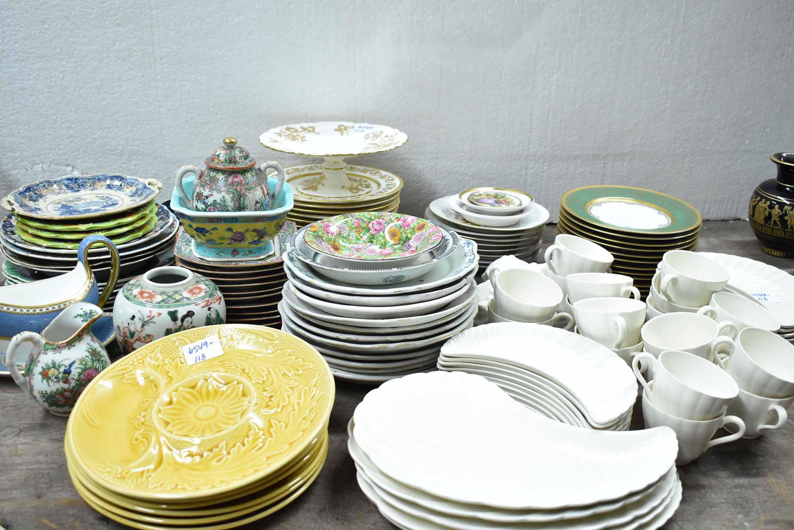 Group of Assorted Porcelain Table Articles (1 of 7)