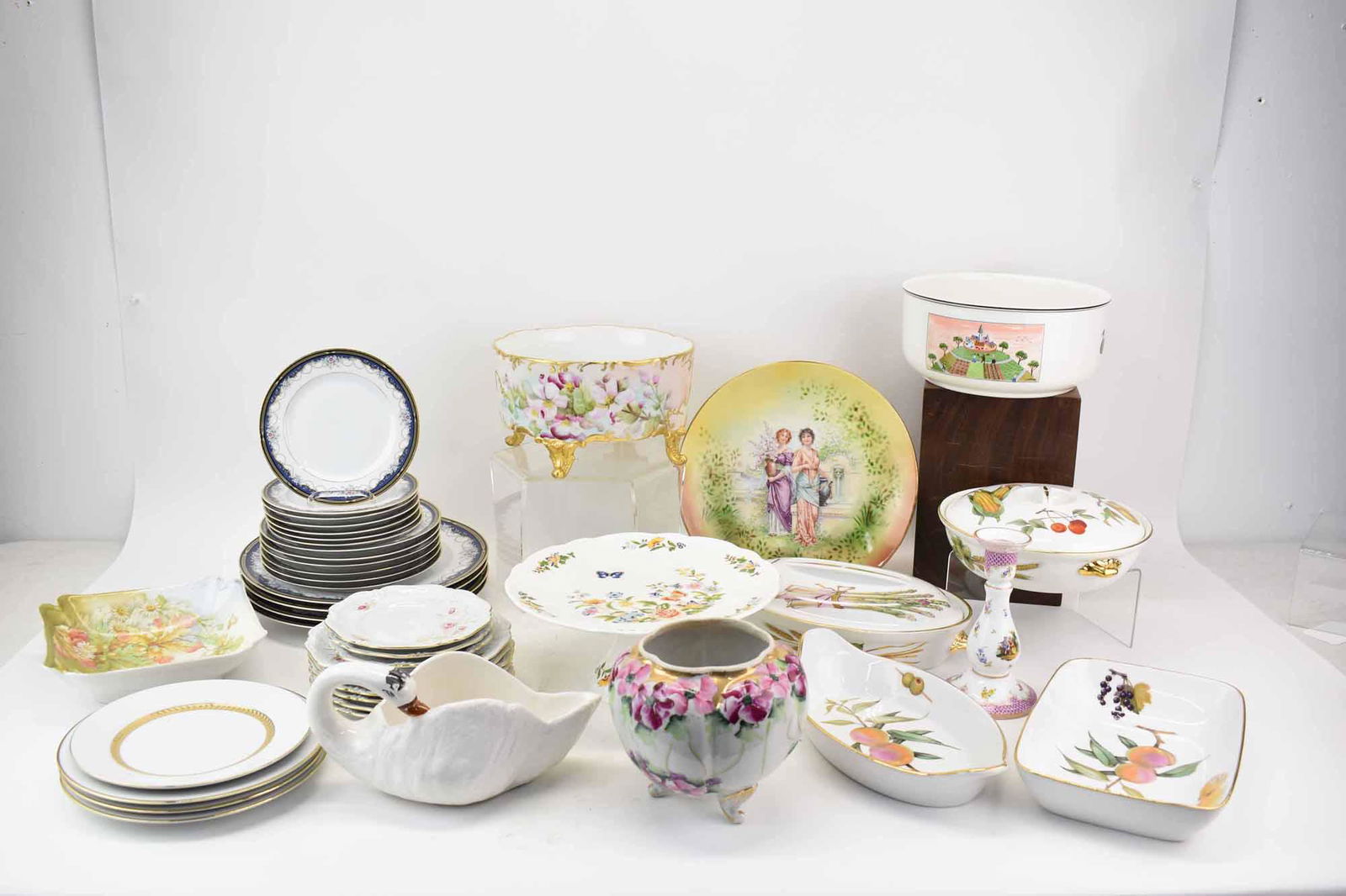 Group of Assorted Porcelain Table Articles (1 of 9)