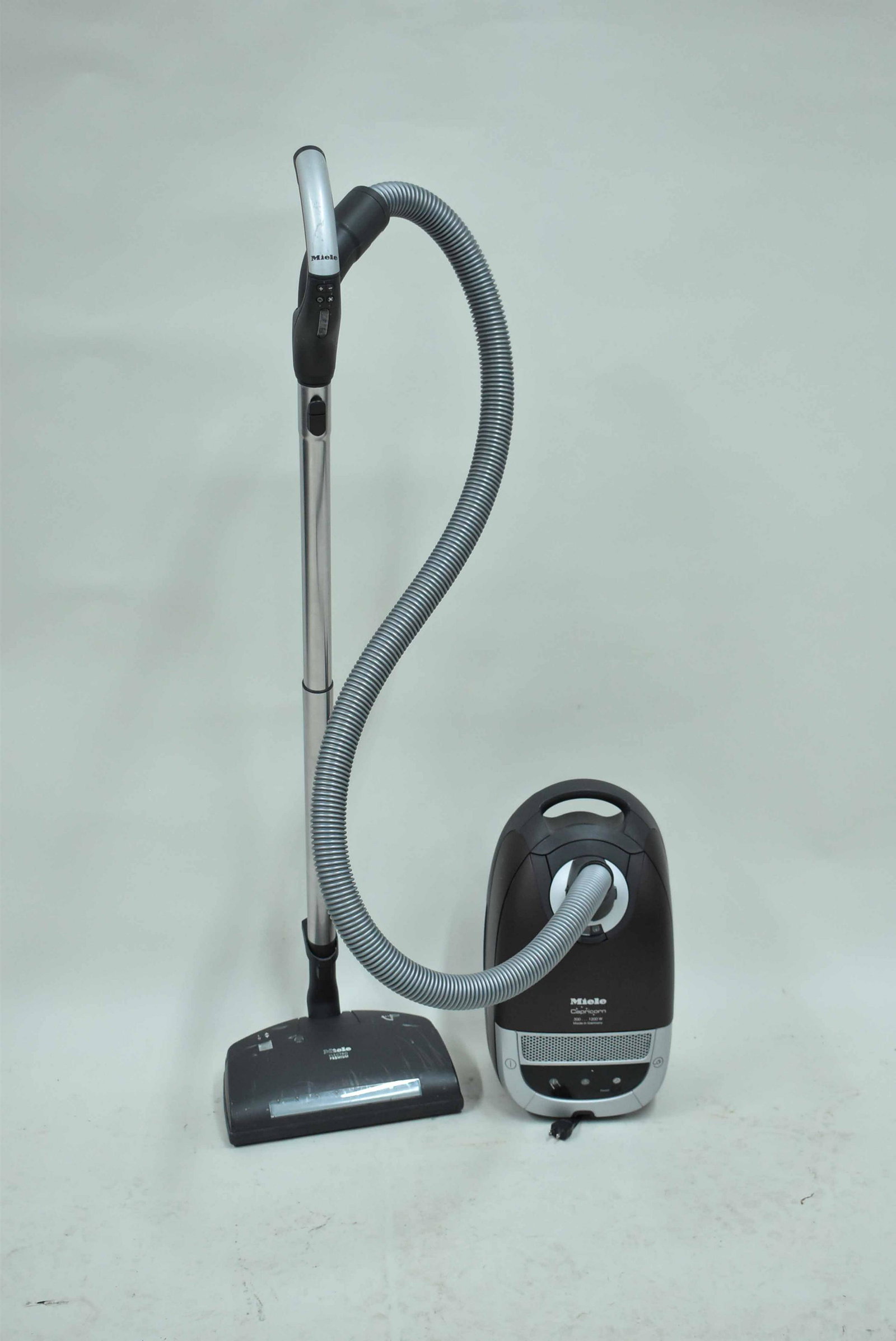 Meile Capricorn Vacum Cleaner (1 of 4)