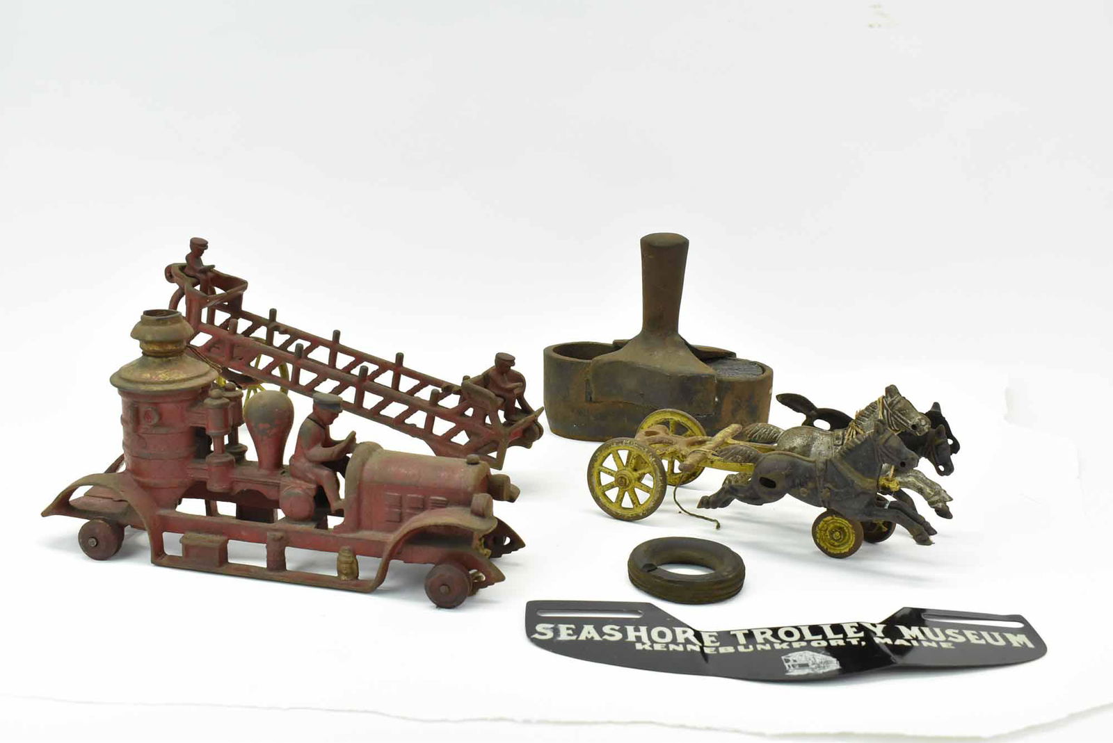 Vintage Cast Iron Horse Drawn Ladder Fire Truck (1 of 10)