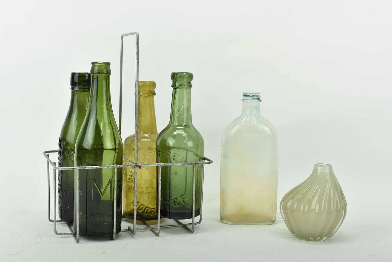 4 Vintage Green Glass Beer Bottles (1 of 12)