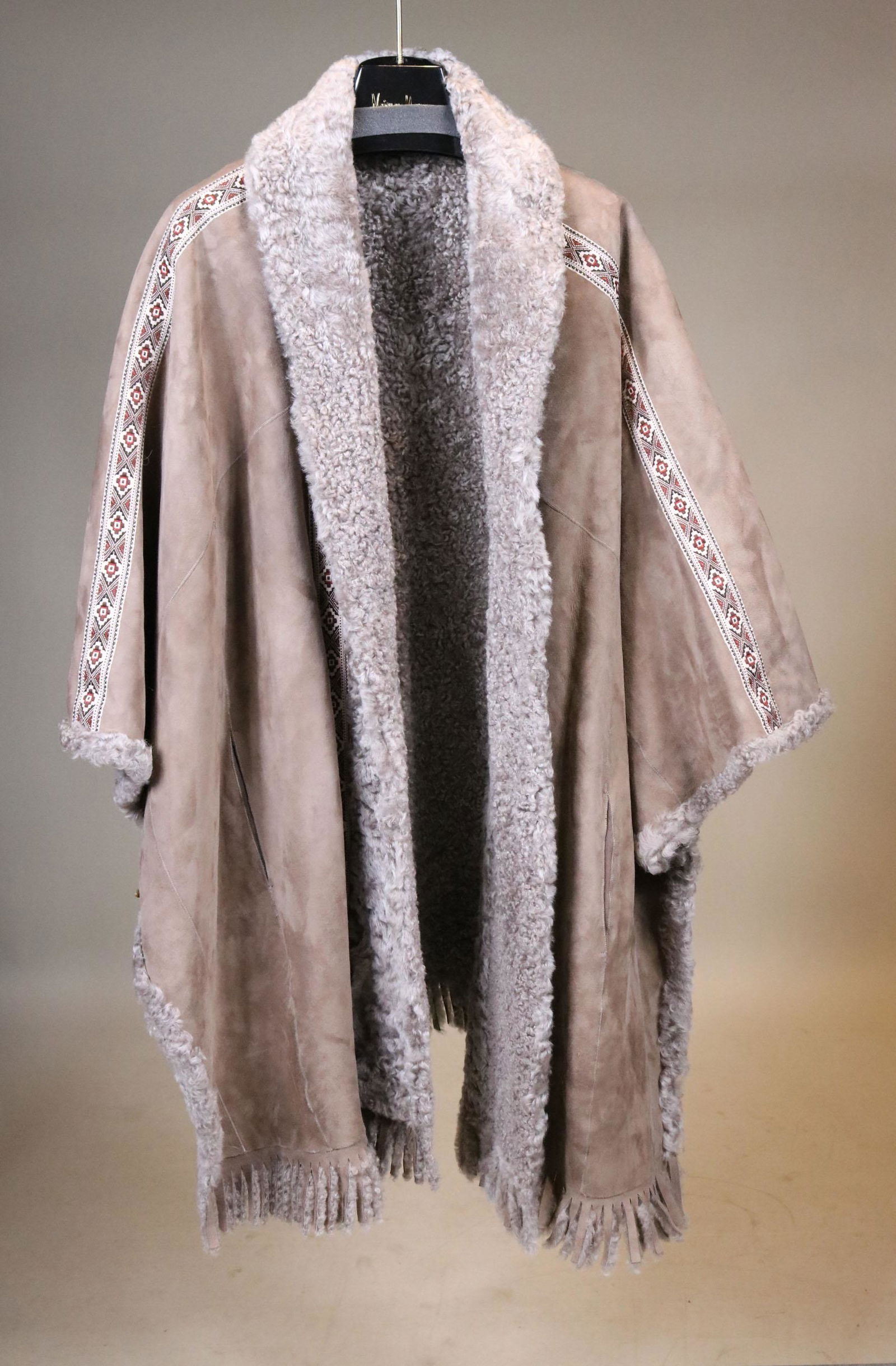 Giuliana Teso Gray Shearling Cape (1 of 5)