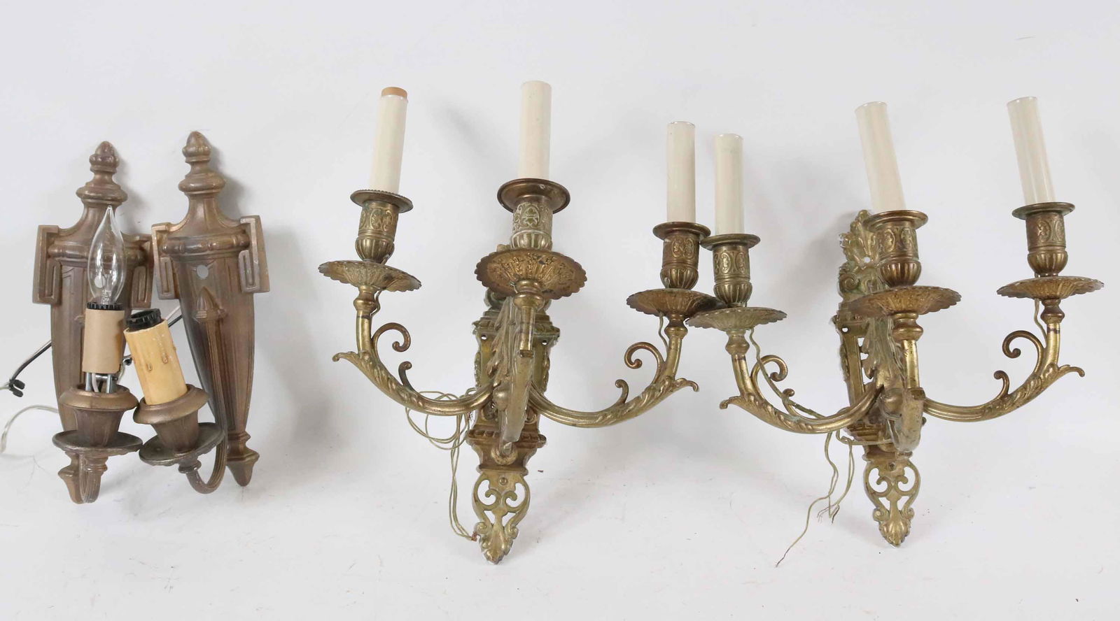 Two Pairs of Gilt-Metal Wall Sconces (1 of 9)