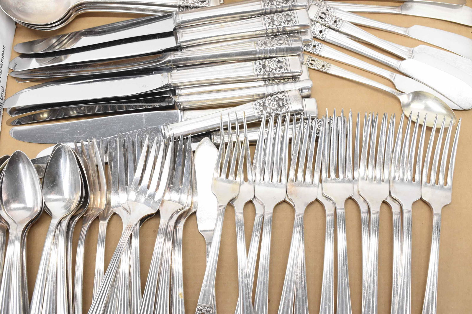 69 Pc Oneida Community Coronation Flatware Set (1 of 5)