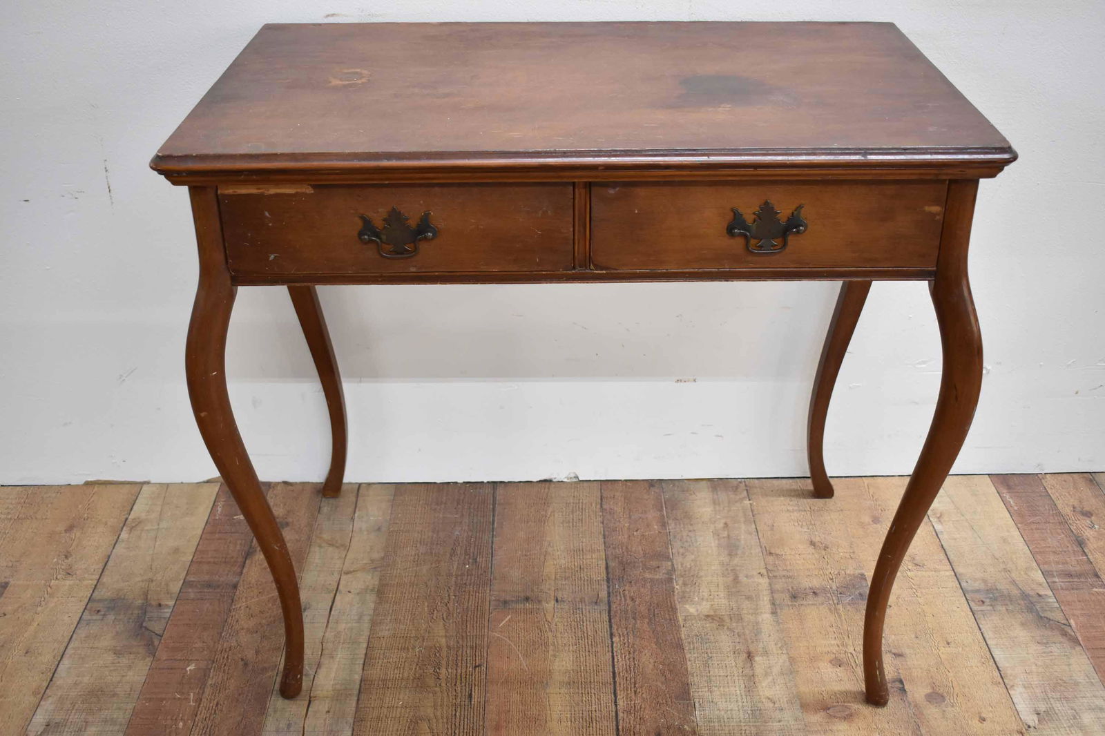 John Widdicomb Dressing Table: John Widdicomb Dressing Table. Used condition, wear, worn, scratches, lacking top structure. 29" tall x 20" wide x 31" long