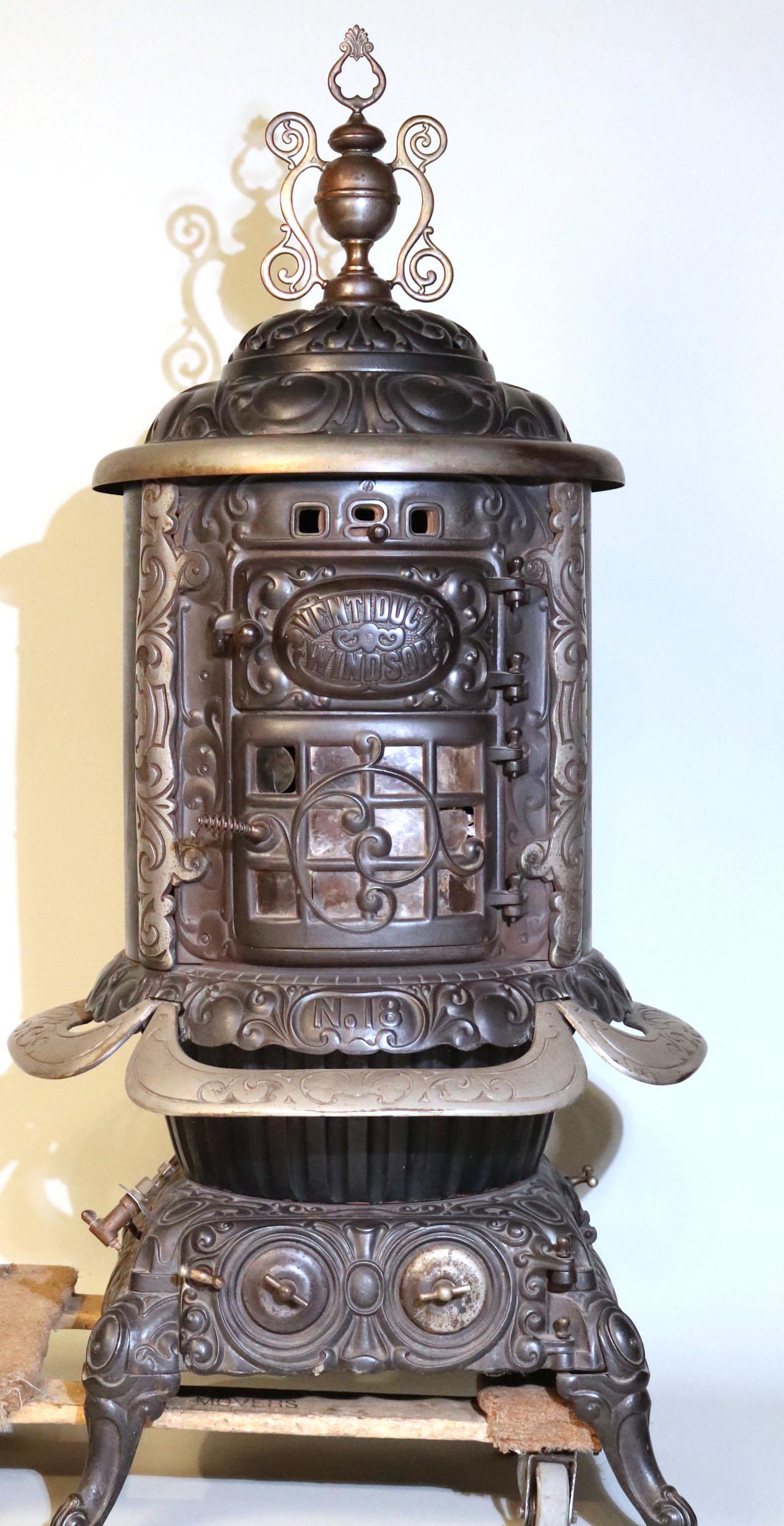 Cast Iron No 18 Parlor Stove, Lakeside Foundry Co (1 of 11)