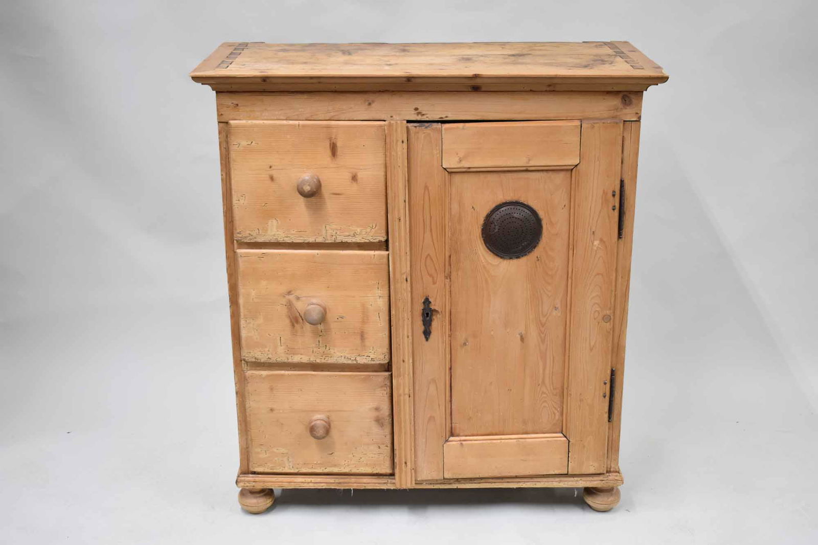 Scrubbed Pine Cupboard (1 of 8)