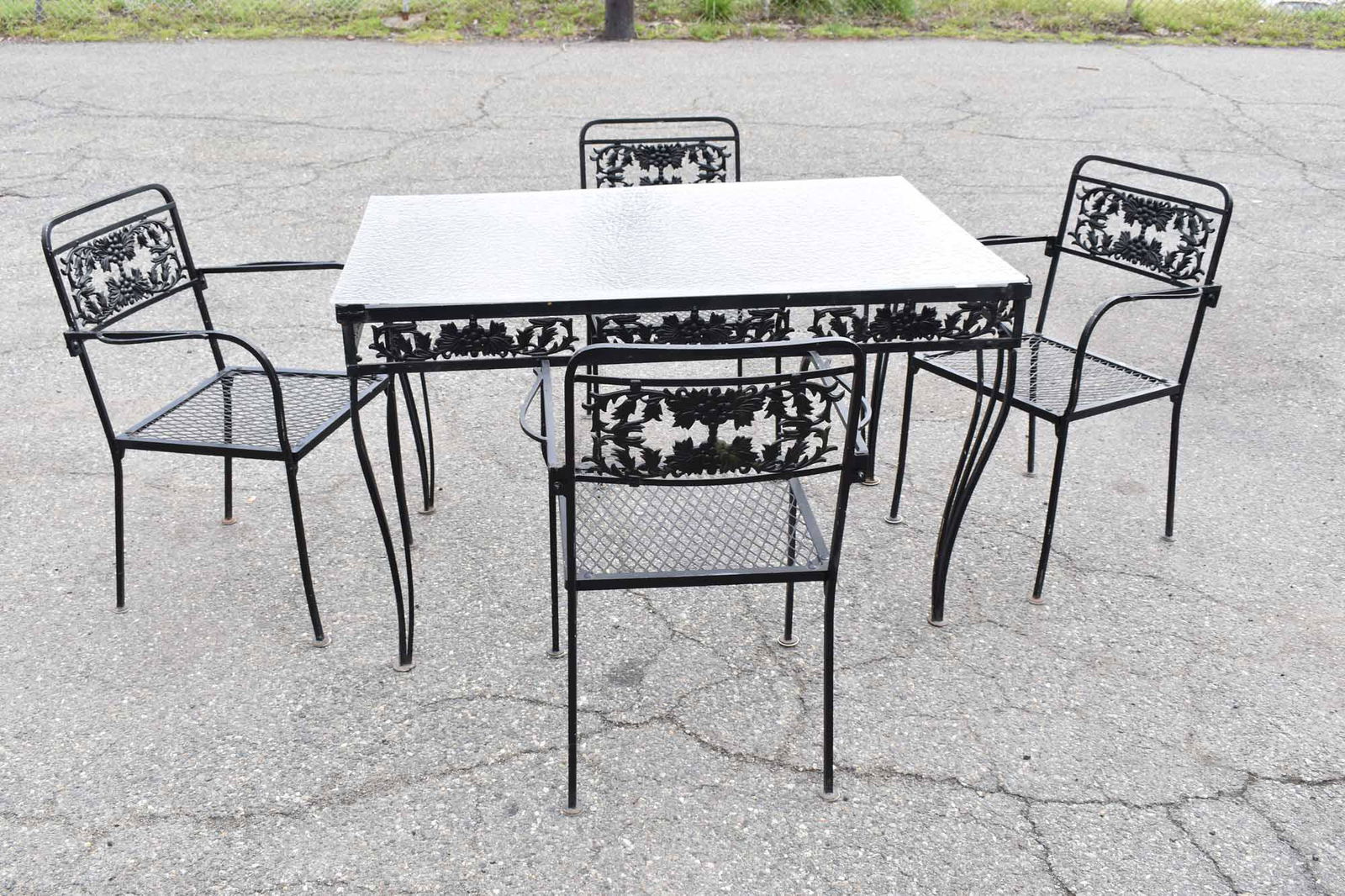 Iron Outdoor Patio Table and Chairs Set (1 of 5)