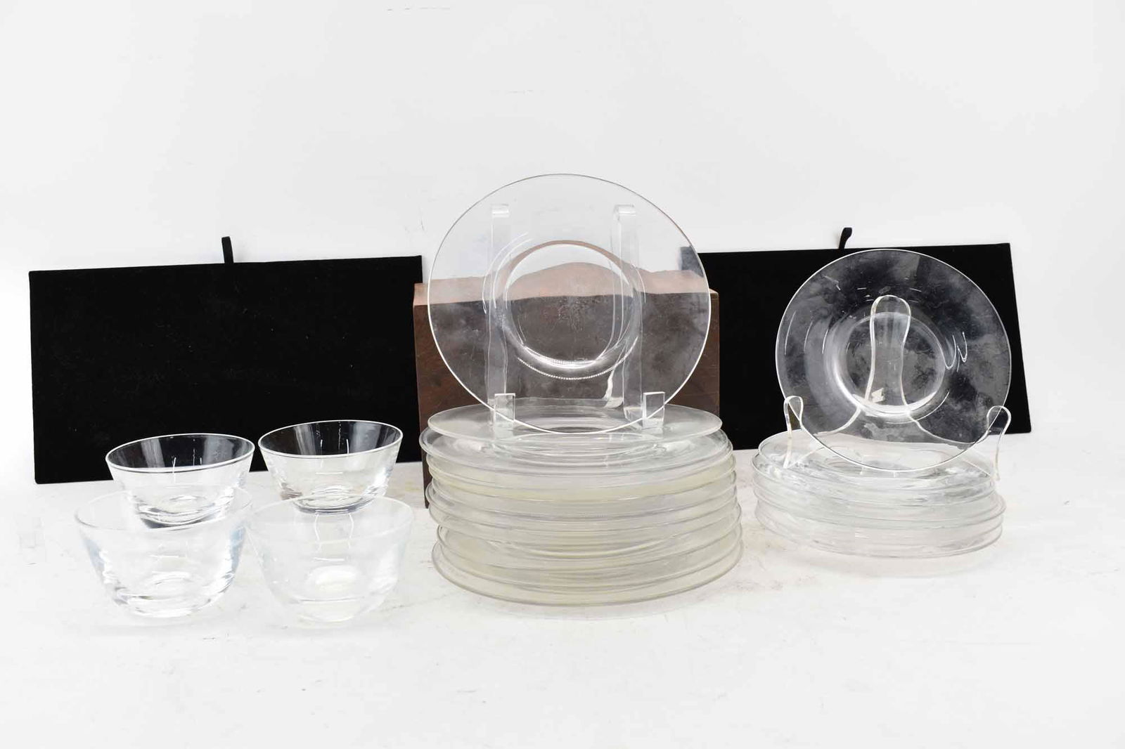 18 Assorted Steuben Glass Plates (1 of 5)