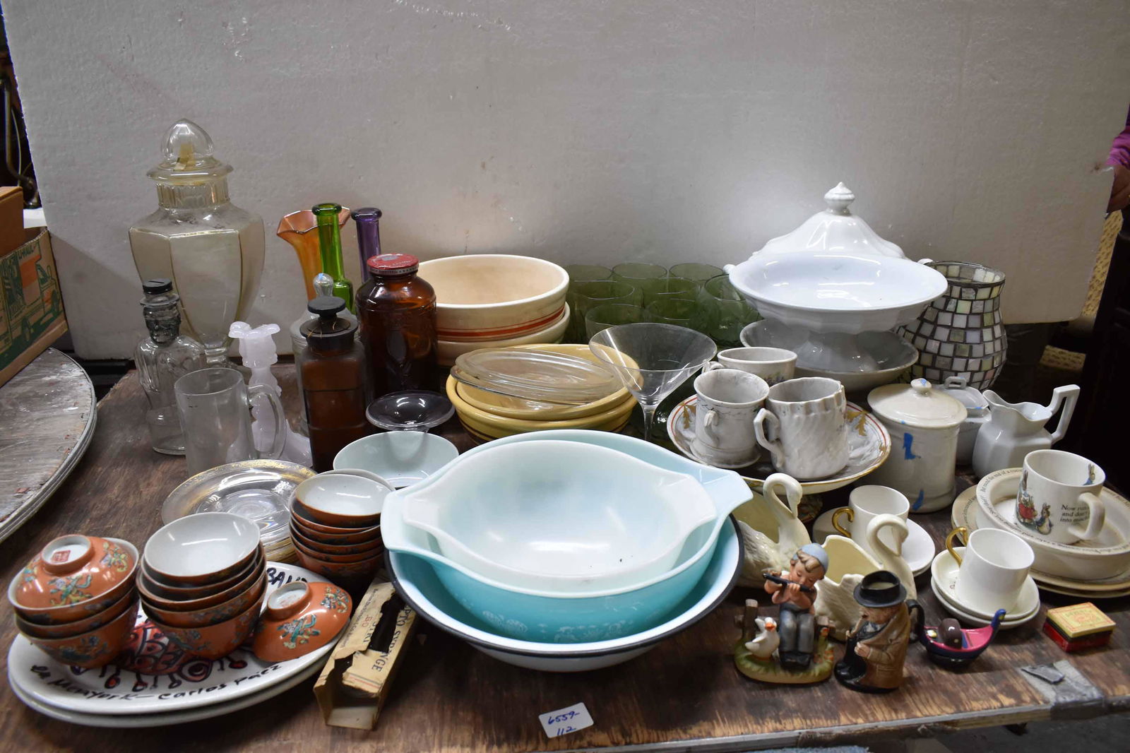 Group of Assorted Vintage Table Articles (1 of 7)