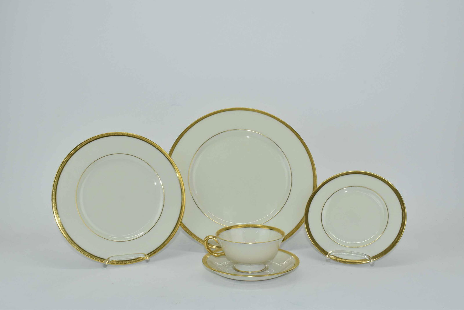 Lenox Tuxedo Gold Partial Dinner Service (1 of 5)