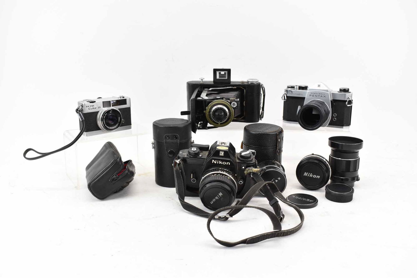Group of Assorted Vintage Cameras (1 of 7)