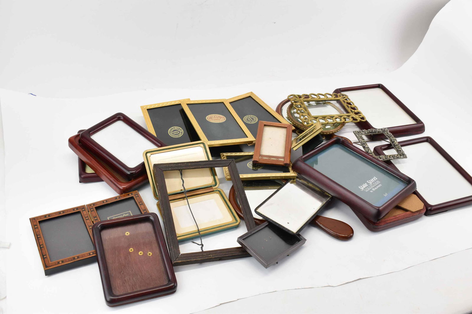 Group of Assorted Picture Frames (1 of 9)