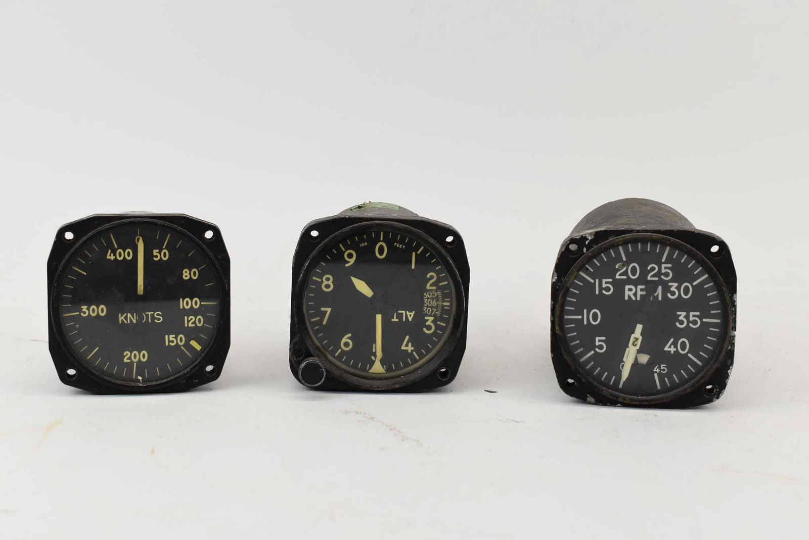 3 Vintage Aircraft Gauges (1 of 12)