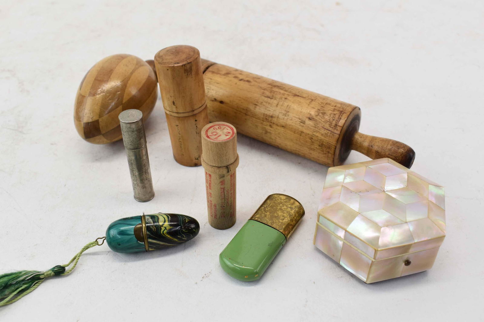 Group of Vintage Sewing Kit Items (1 of 8)