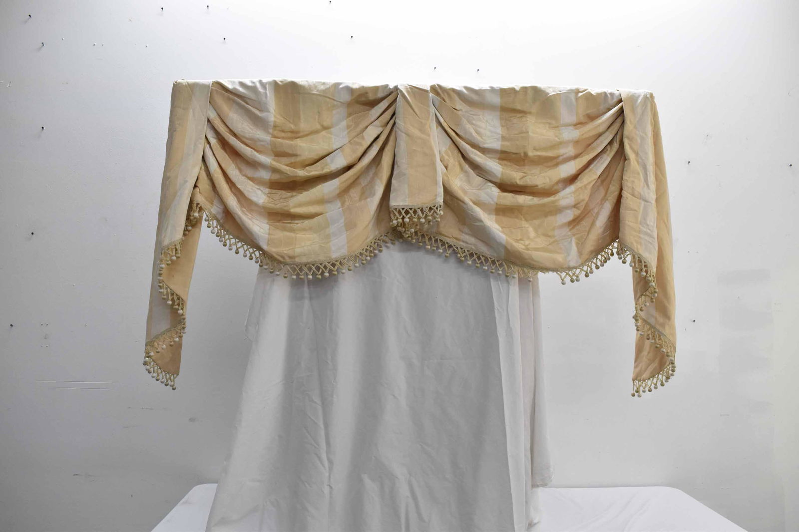 2 Custom Boussac of France Bahamas Valances (1 of 13)
