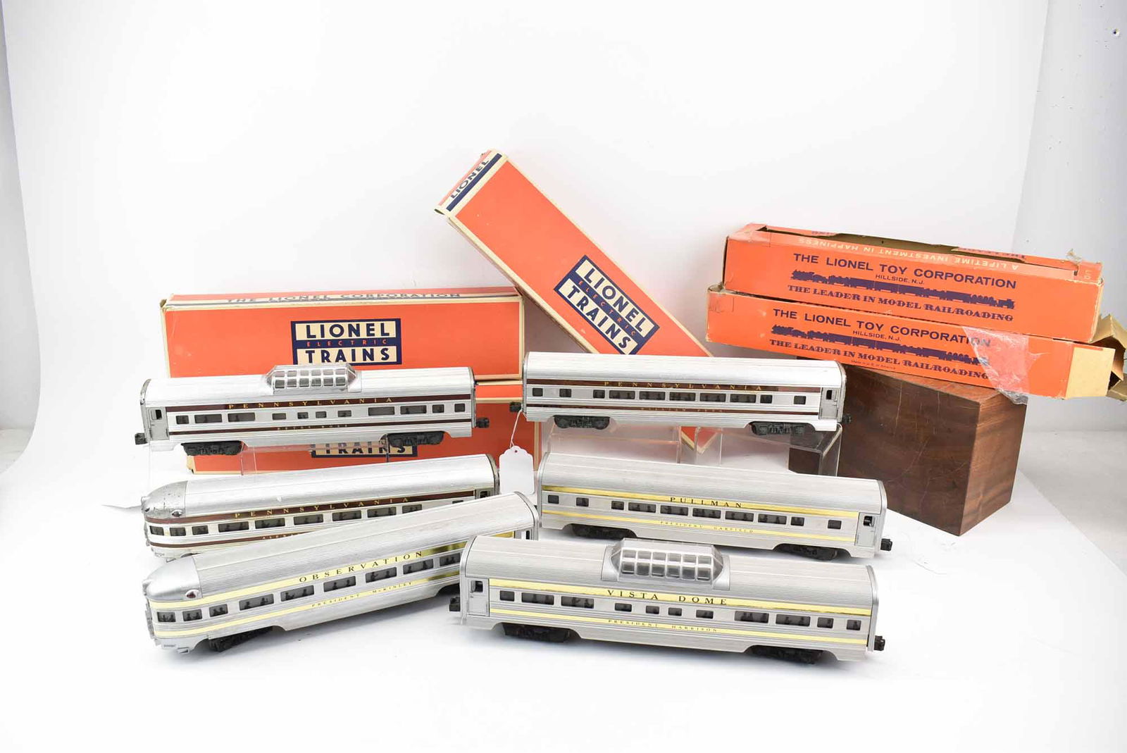 Lionel Americana Train Observation Car 2521: Lionel Americana Train Observation Car 2521 President McKinley O Gauge. Together with a Pennsylvania William Penn 2543, Pennsylvania Alexander Hamilton 2541, Pennsylvania Betty Ross 2542, Vista Dome 2