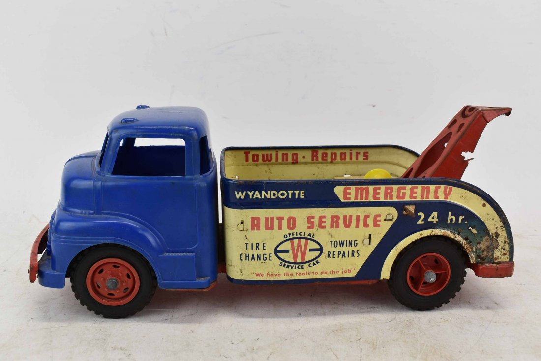 Wyandotte Auto Service Tow Truck (1 of 7)