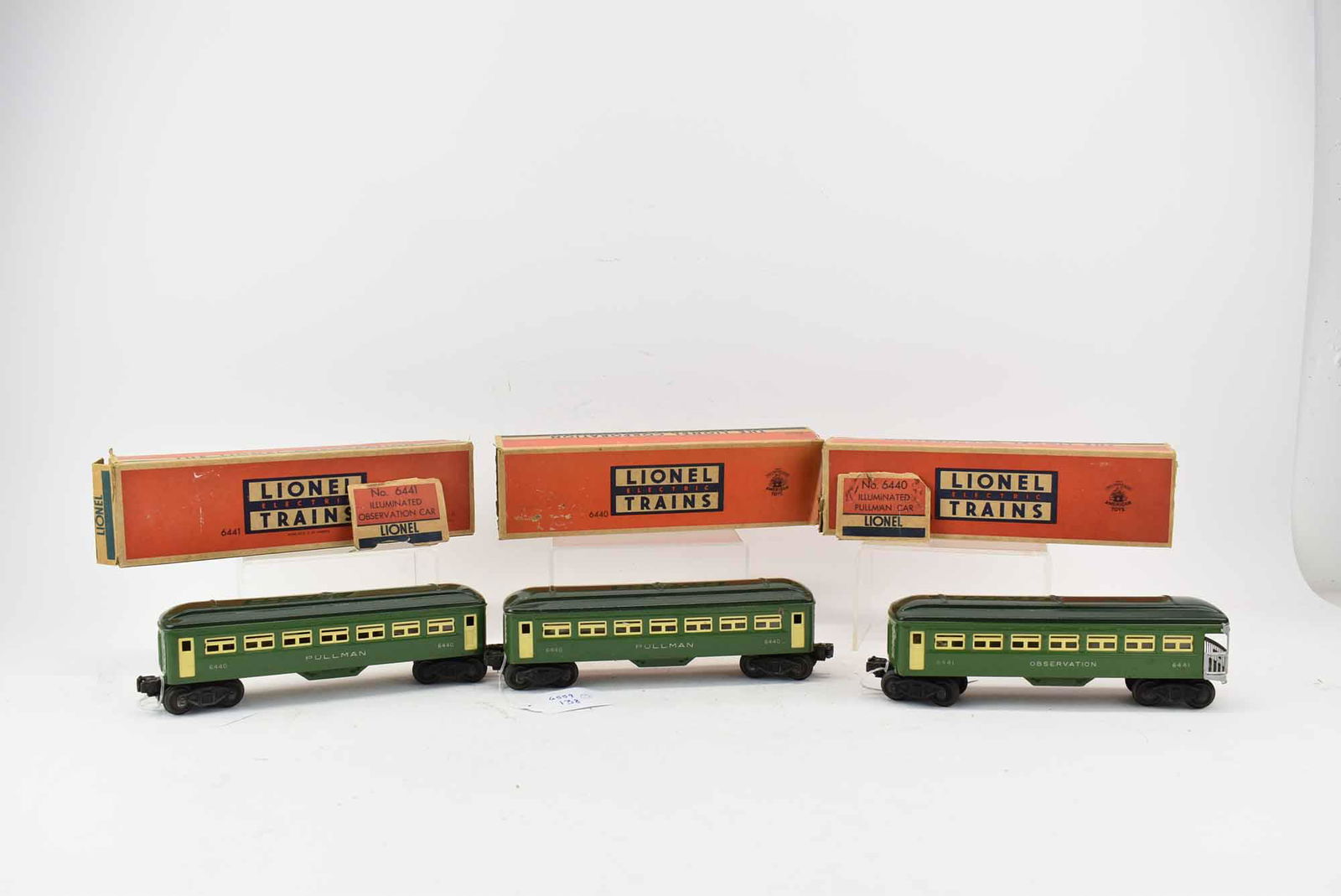 Two Lionel 6440 Pullman Cars O Gauge with boxes (1 of 14)