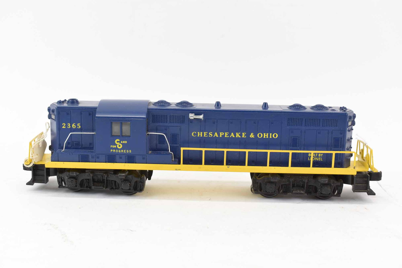 Lionel Chesapeake & Ohio 2365 Diesel Engine: Lionel Chesapeake & Ohio 2365 Diesel Engine O Gauge. Used condition, wear, worn, dents, maybe missing pieces or parts and unknown working condition.