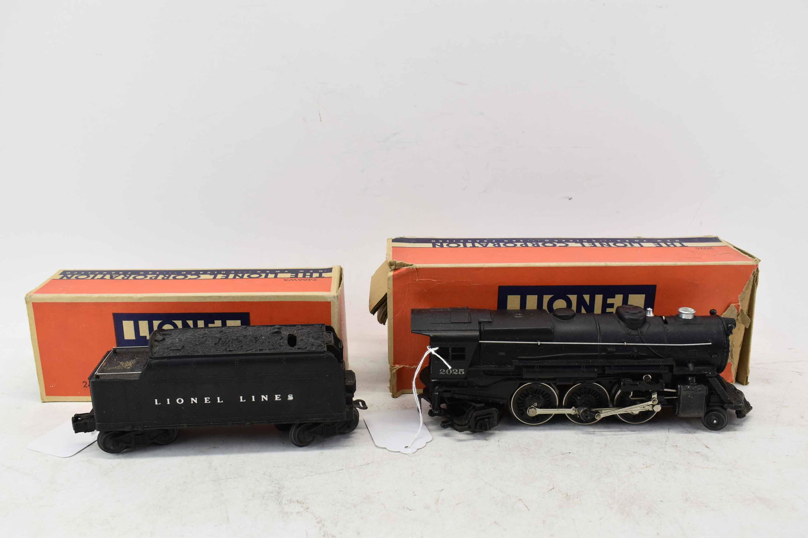 Lionel Train 2025 Locomotive and 2466 Tender (1 of 12)