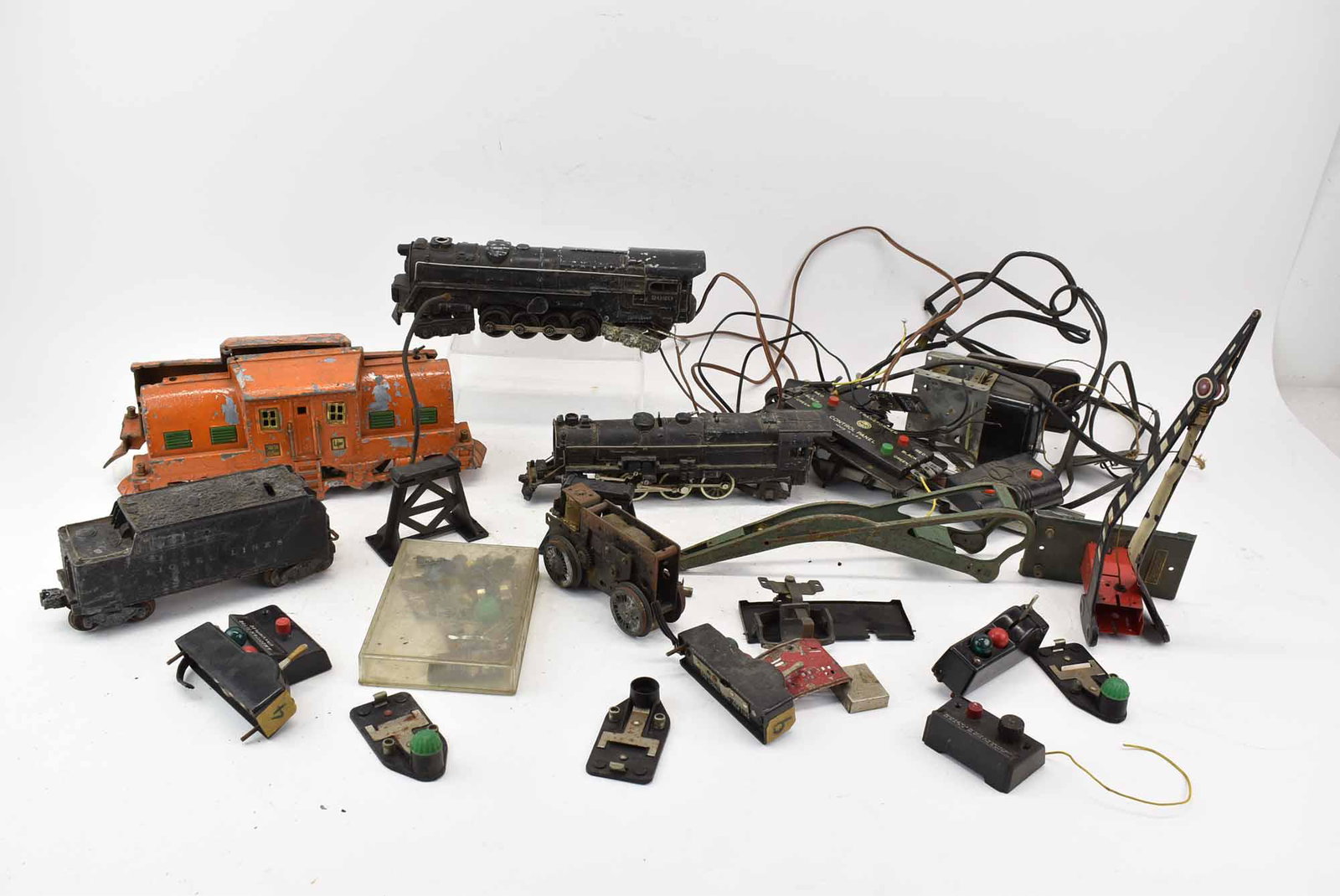 Lionel Group of Assorted Trains & Parts (1 of 17)