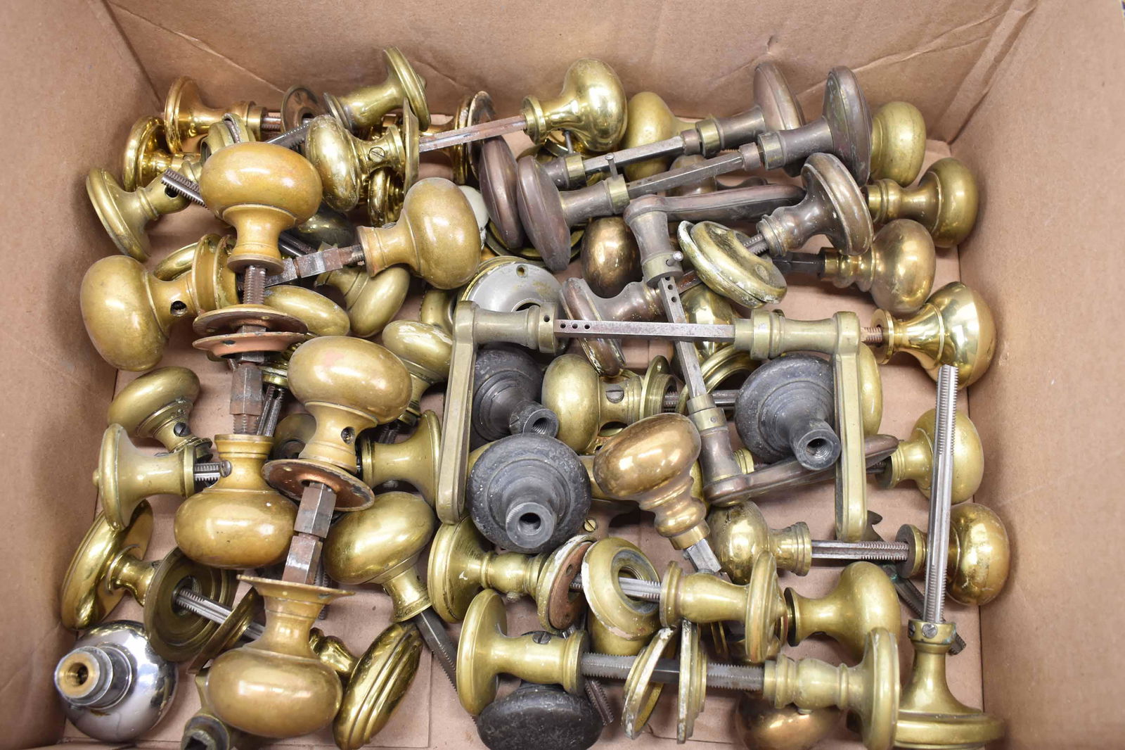 Group of Assorted Brass Door Knobs (1 of 7)