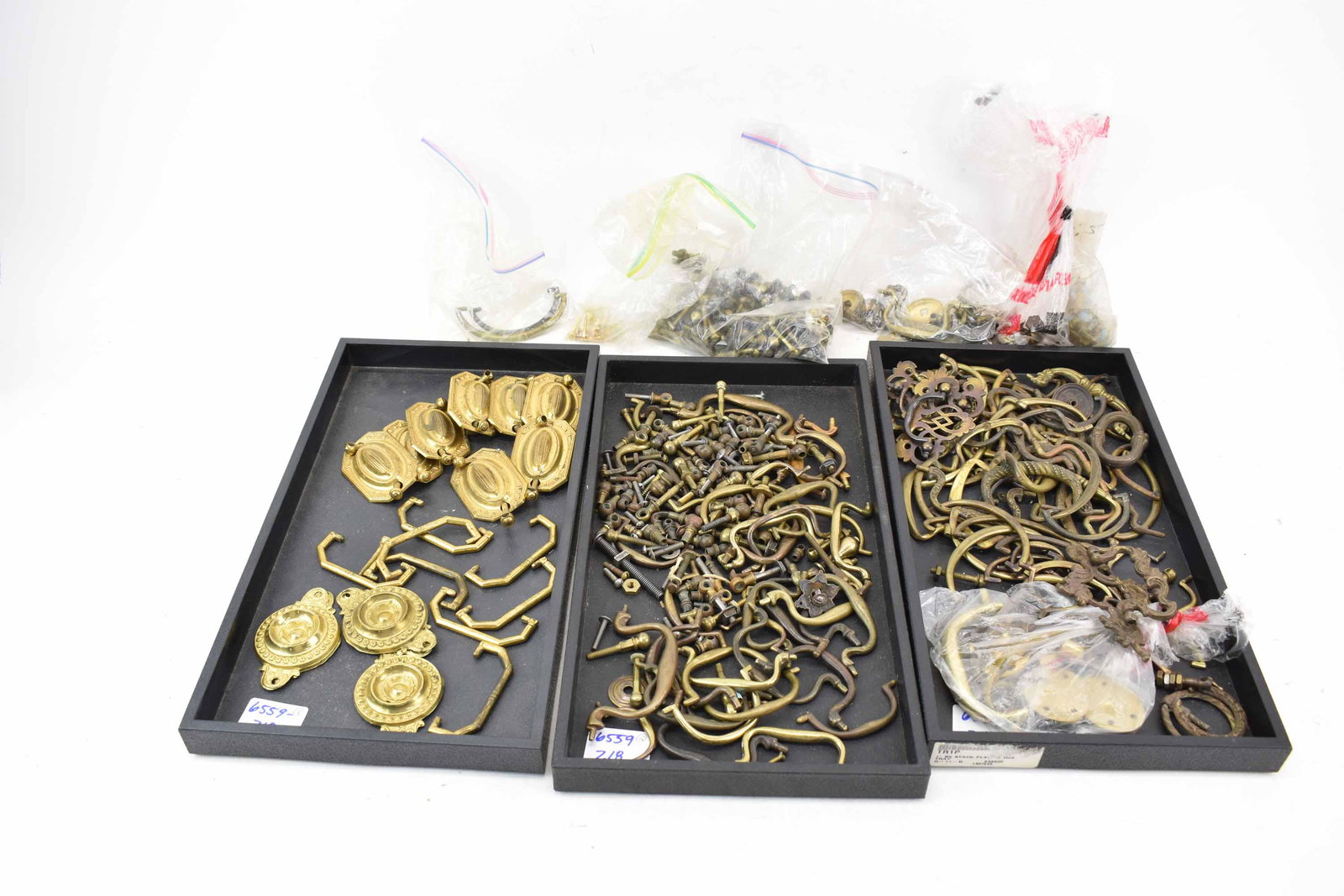 Group of Assorted Brass Drawer Pulls & Handles (1 of 9)