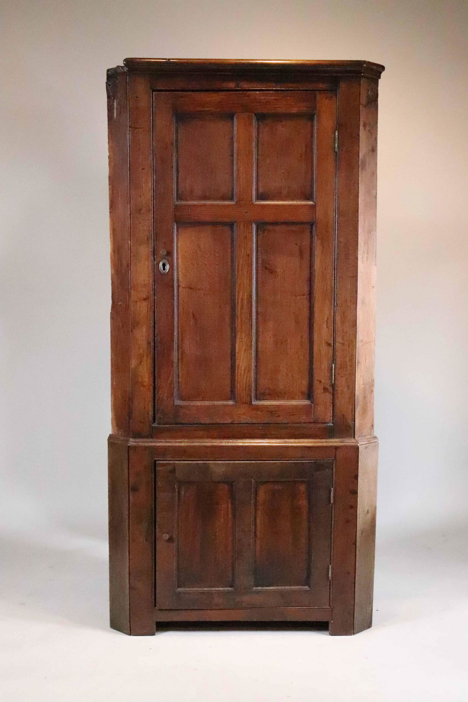 Georgian Provincial Oak Corner Cupboard (1 of 12)