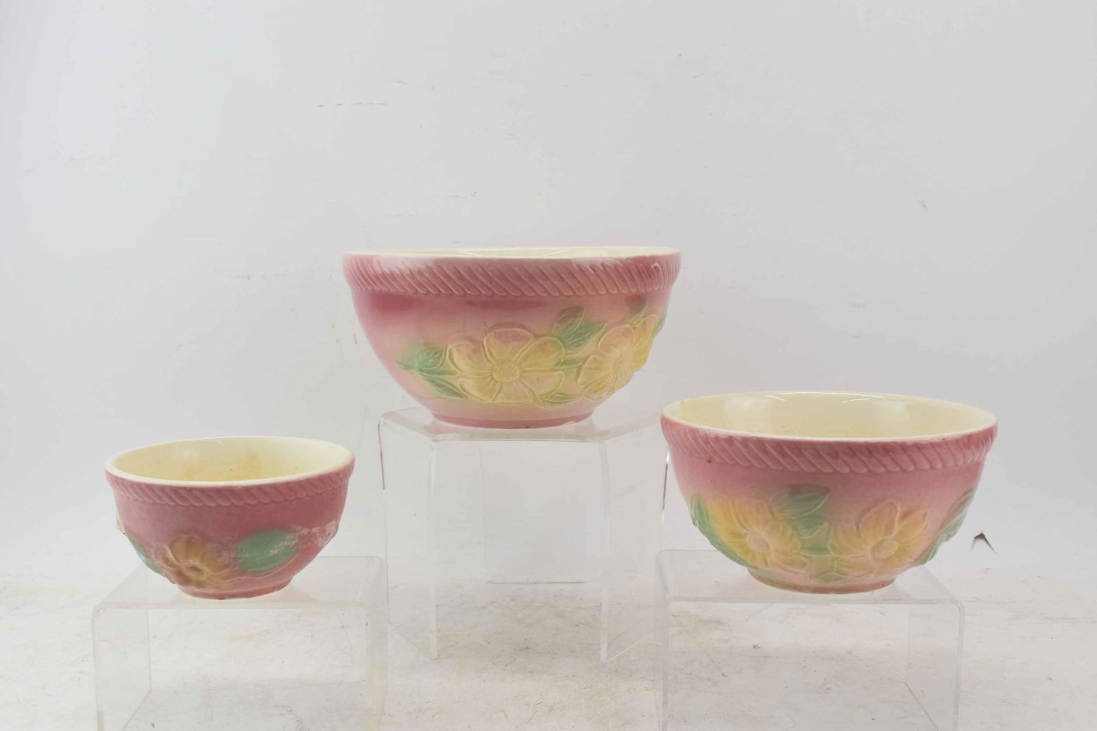 3 Hull Pottery Mixing Bowls (1 of 13)