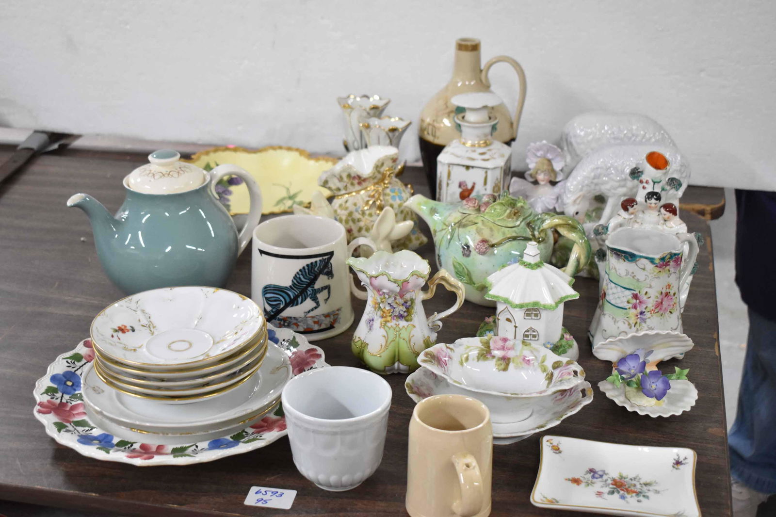 Group of Assorted Porcelain Table Articles (1 of 14)