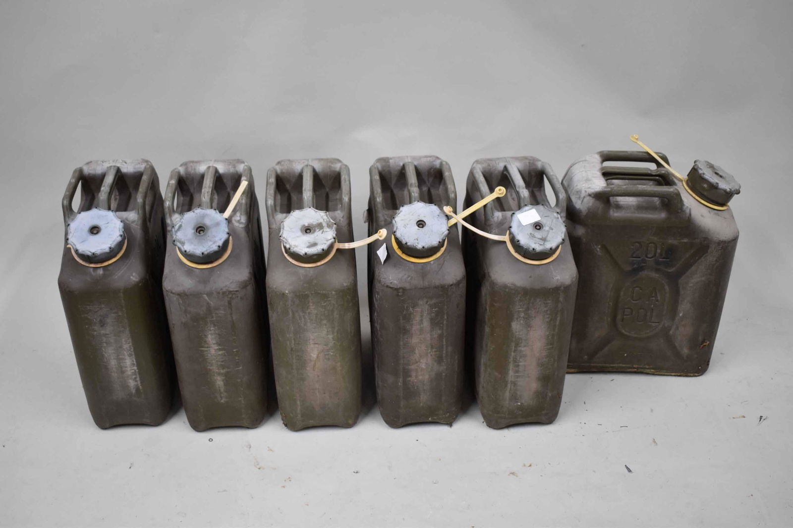 Set of 6 Green Scepter 20l Fuel Gas Jerry Cans (1 of 5)