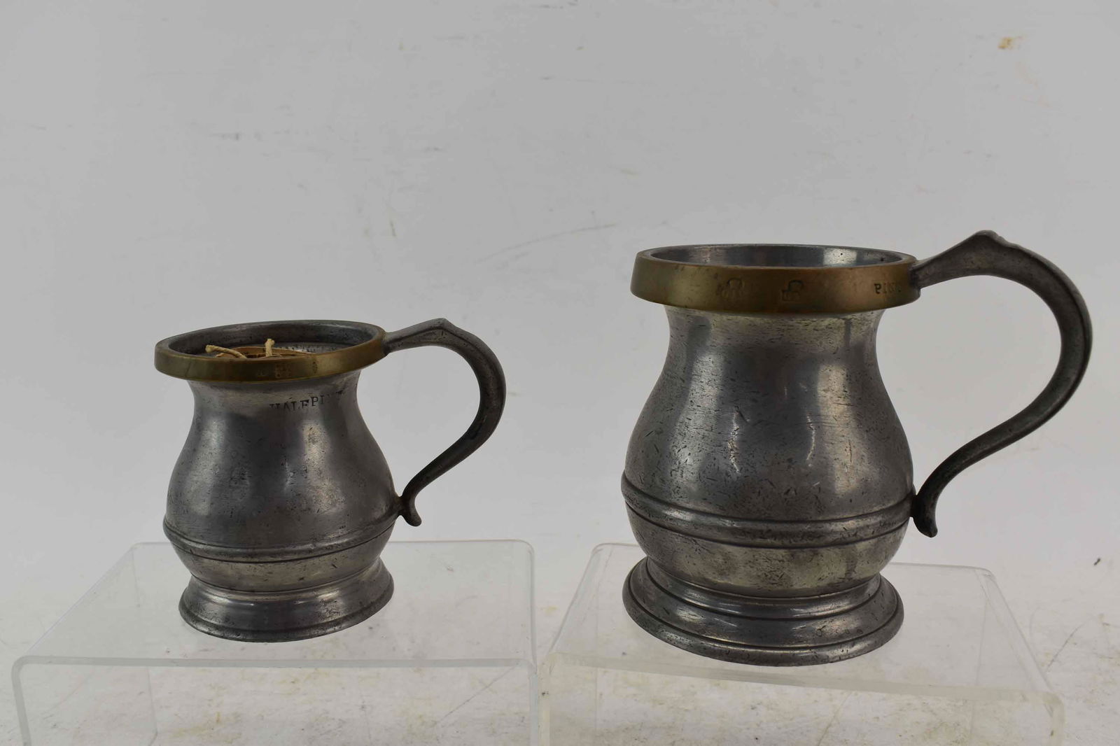2 Antique Pewter Tankards with Brass Rims (1 of 8)