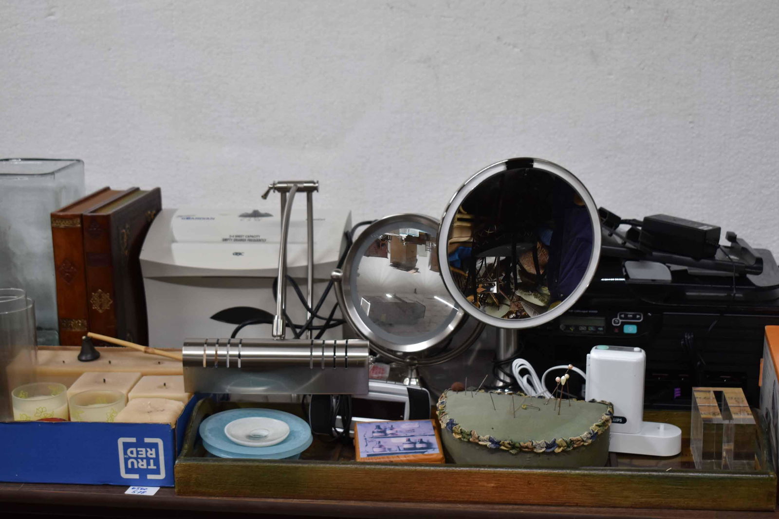 Group of Assorted Table Articles (1 of 8)