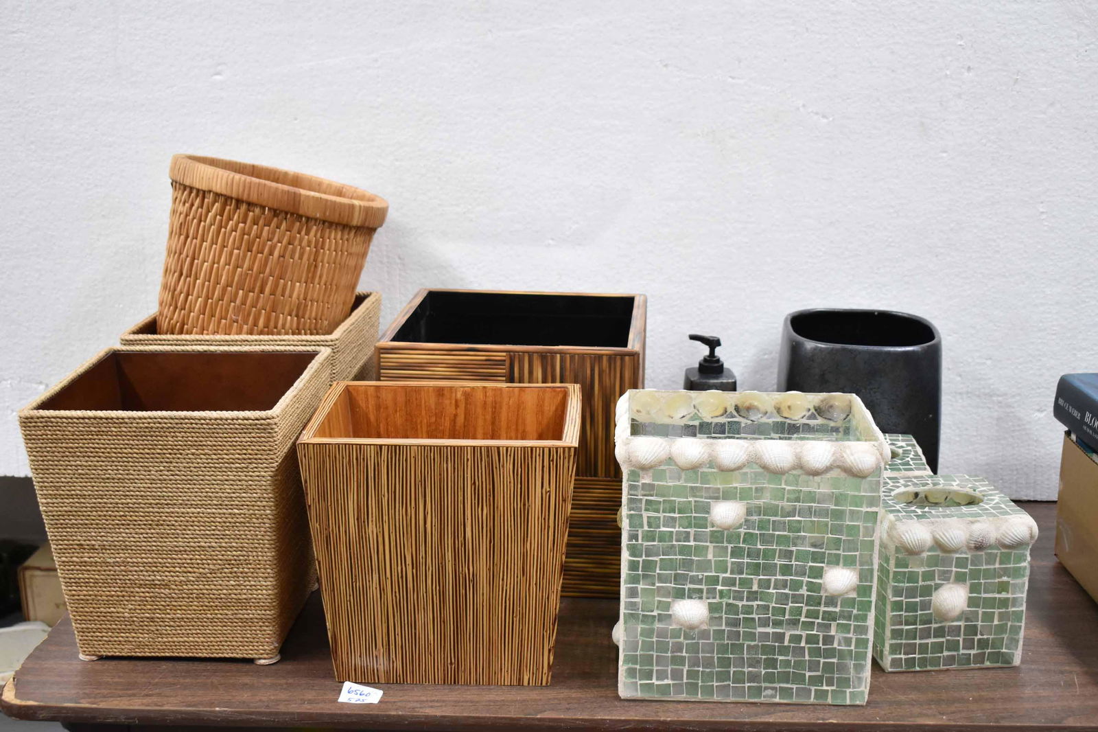 Group of Assorted Bathroom Accessories (1 of 5)