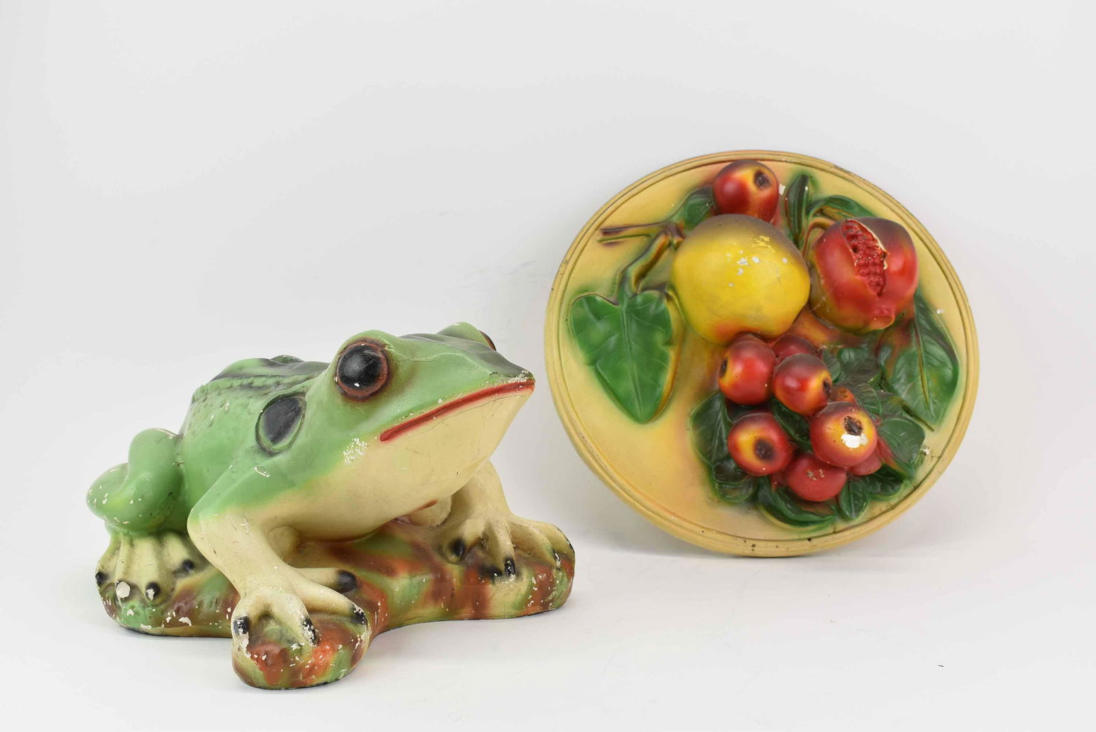 Large Vintage Chalkware Frog (1 of 11)