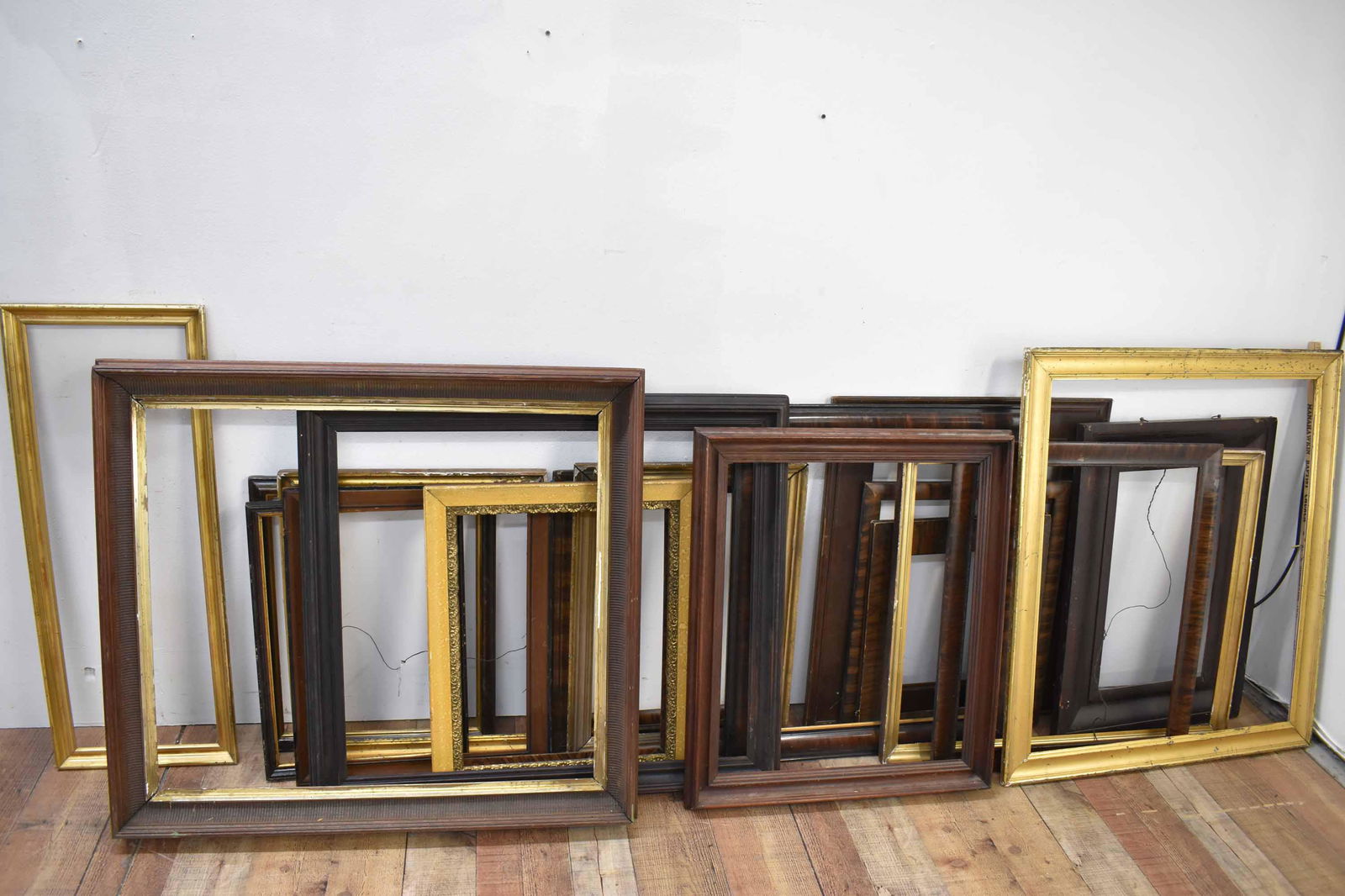 18 Assorted Large Antique &Vintage Picture Frames (1 of 4)